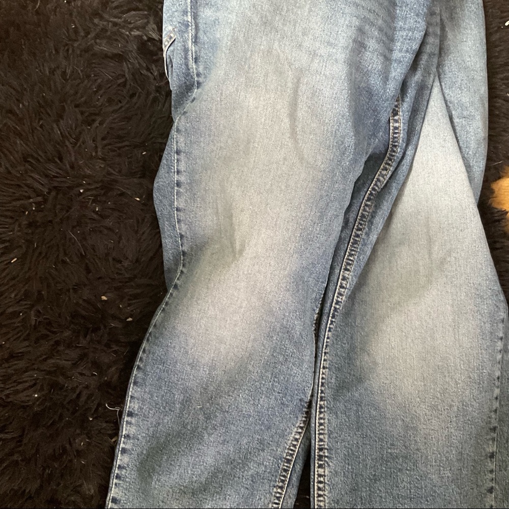 “LEVI STRAUS” Men’s 541 Medium Wash Athletic Fit Jeans. - Picture 12 of 15